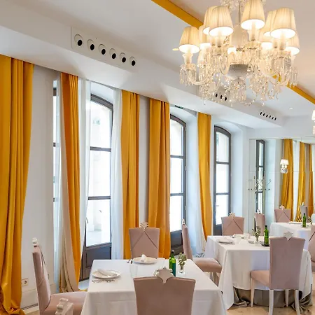Palacio De 5*