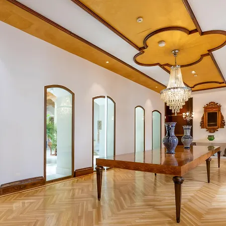 Palacio De 5*